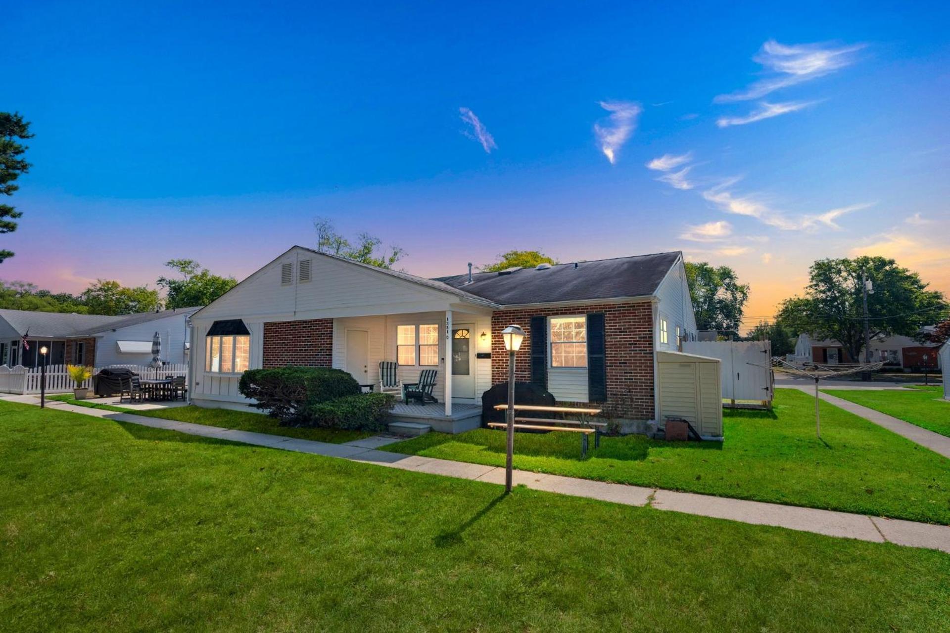 Cozy 2BR Condo - Beachside Bliss with Yard Space condo