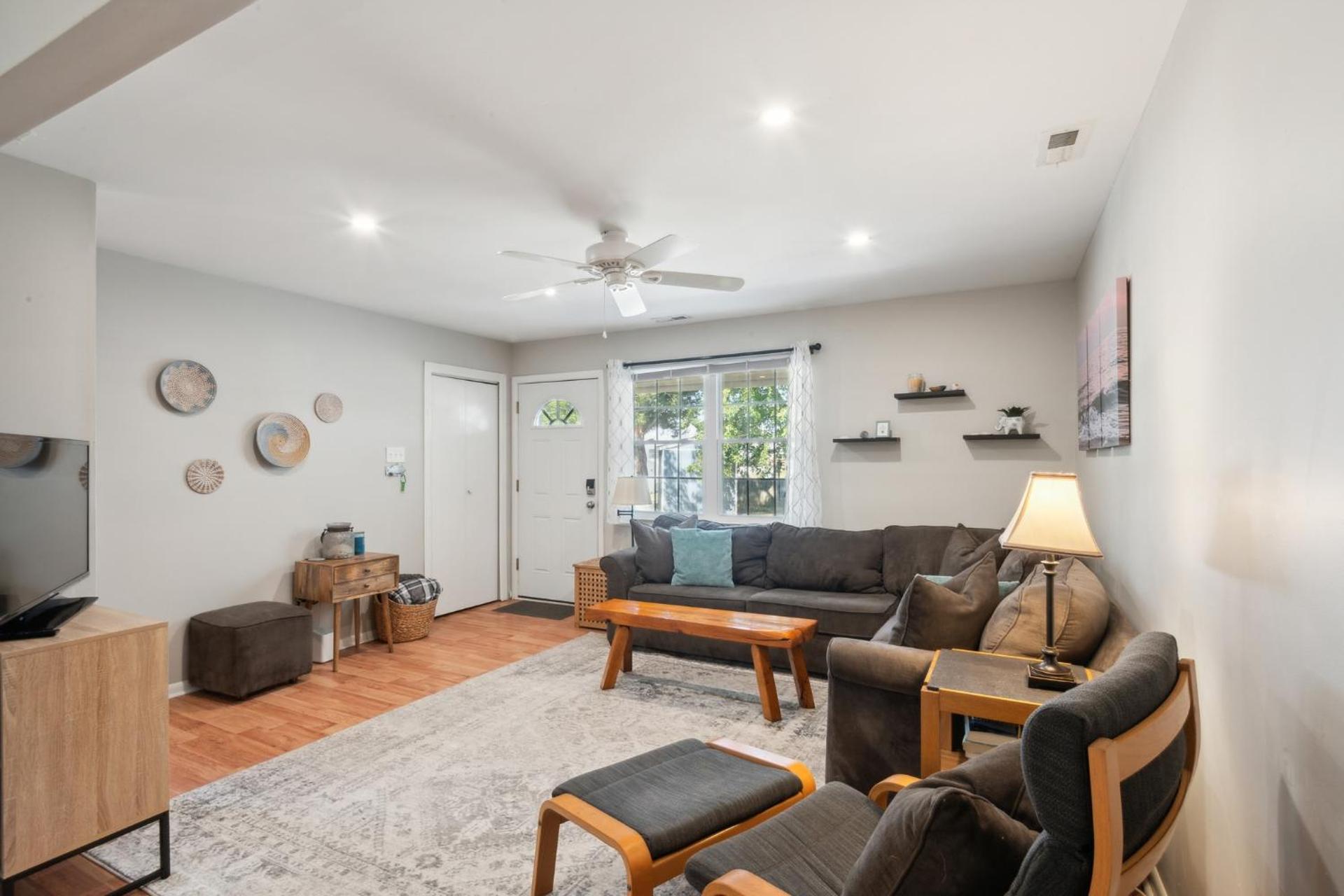 Cozy 2BR Condo - Beachside Bliss with Yard Space condo