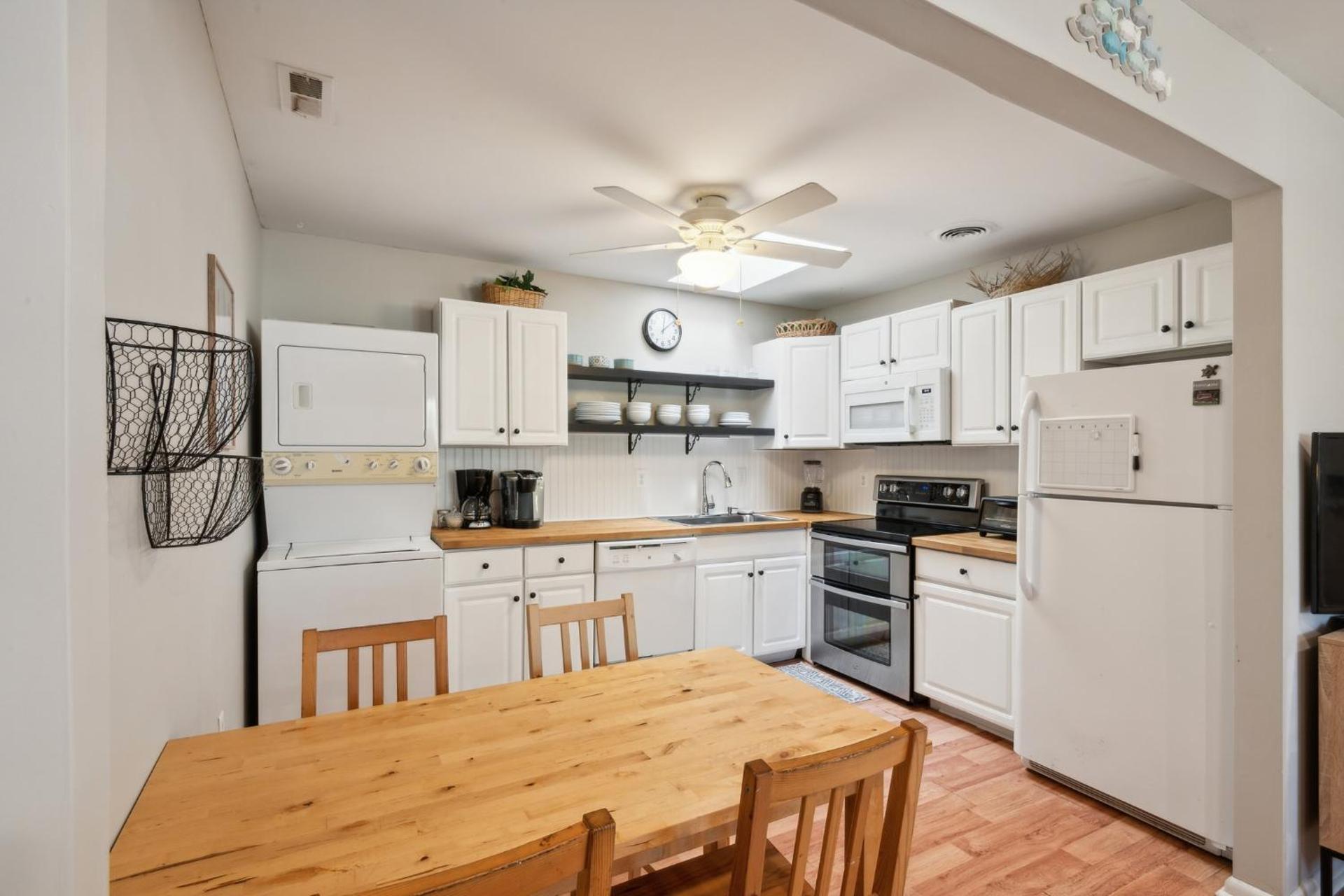 Cozy 2BR Condo - Beachside Bliss with Yard Space condo