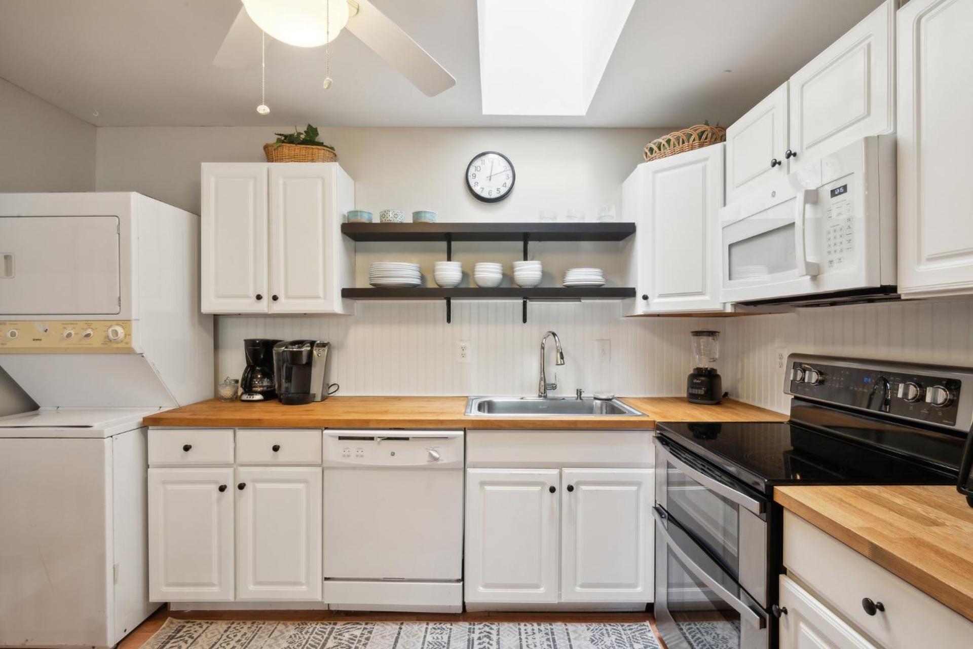 Cozy 2BR Condo - Beachside Bliss with Yard Space condo