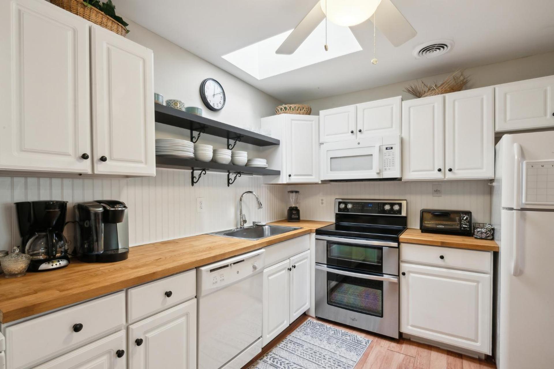 Cozy 2BR Condo - Beachside Bliss with Yard Space condo