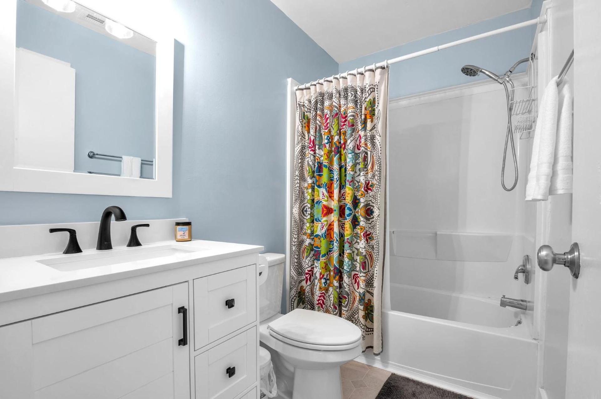 Cozy 2BR Condo - Beachside Bliss with Yard Space condo