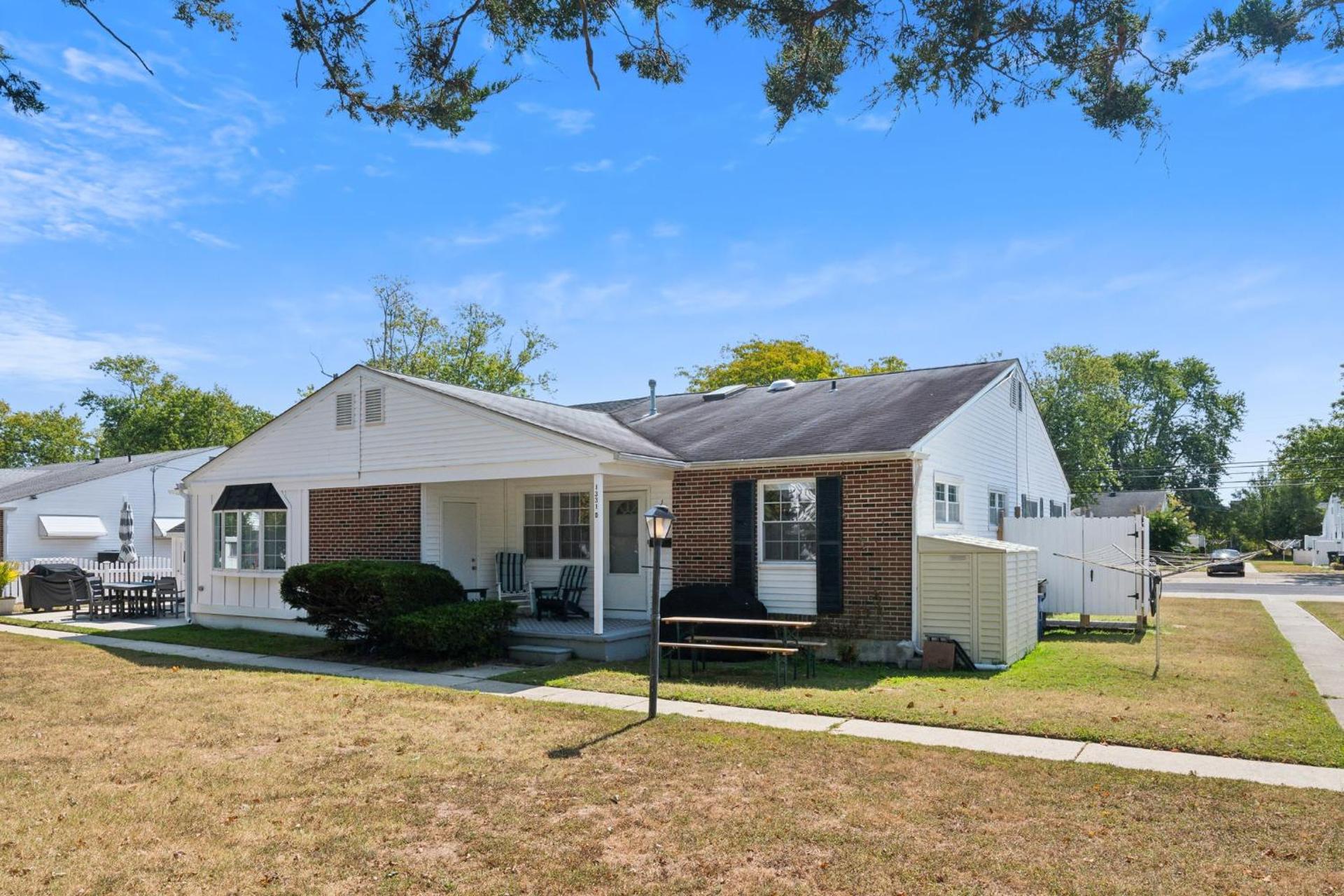 Cozy 2BR Condo - Beachside Bliss with Yard Space condo