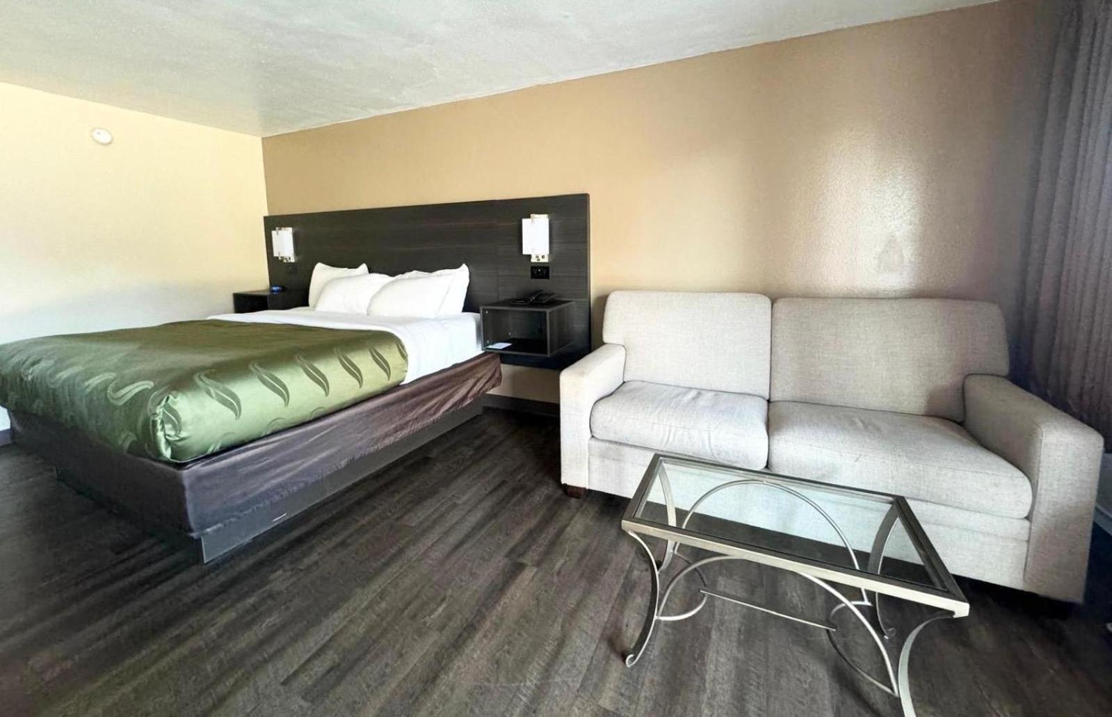 King Room - Non-Smoking