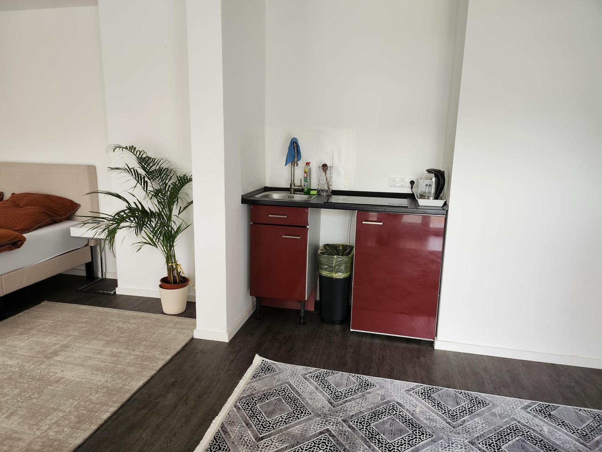 TheSuites Frankfurt-Airport - Studio Room - Private WC, Shared Bathroom