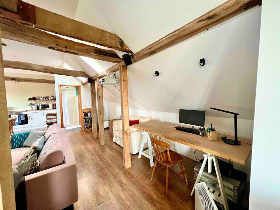 The Cart Loft - Private Apartment on farm in Rye