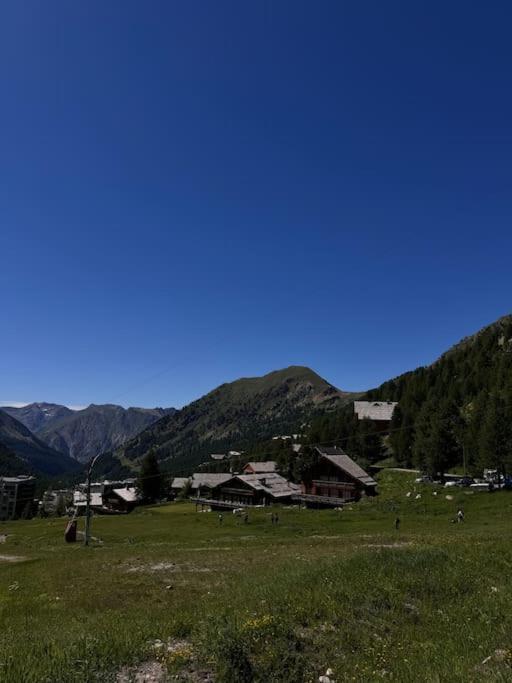 Baby Jane, Studio front de neige