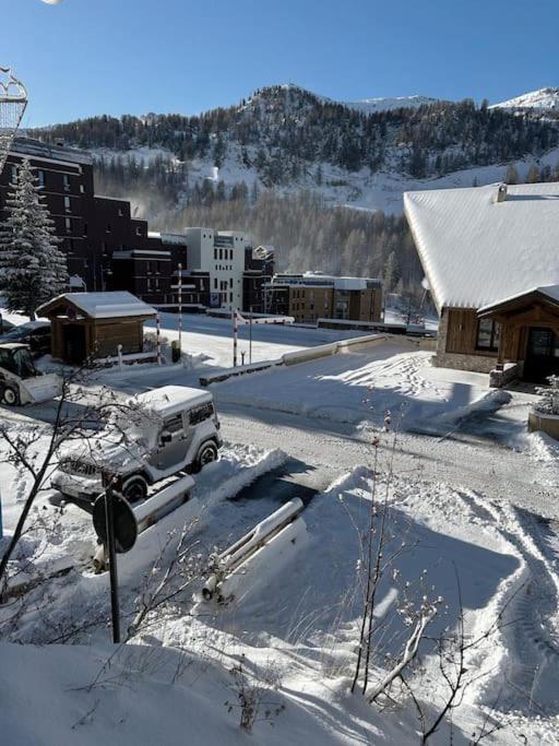 Baby Jane, Studio front de neige