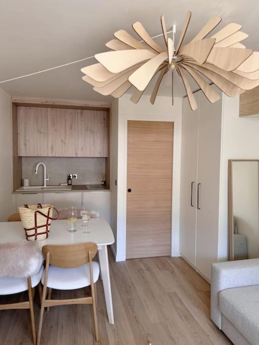 Baby Jane, Studio front de neige