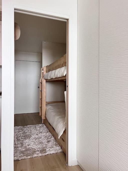 Baby Jane, Studio front de neige