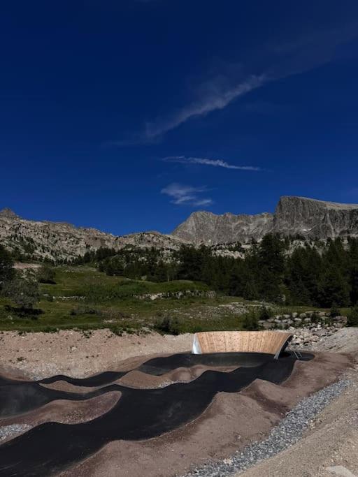 Baby Jane, Studio front de neige