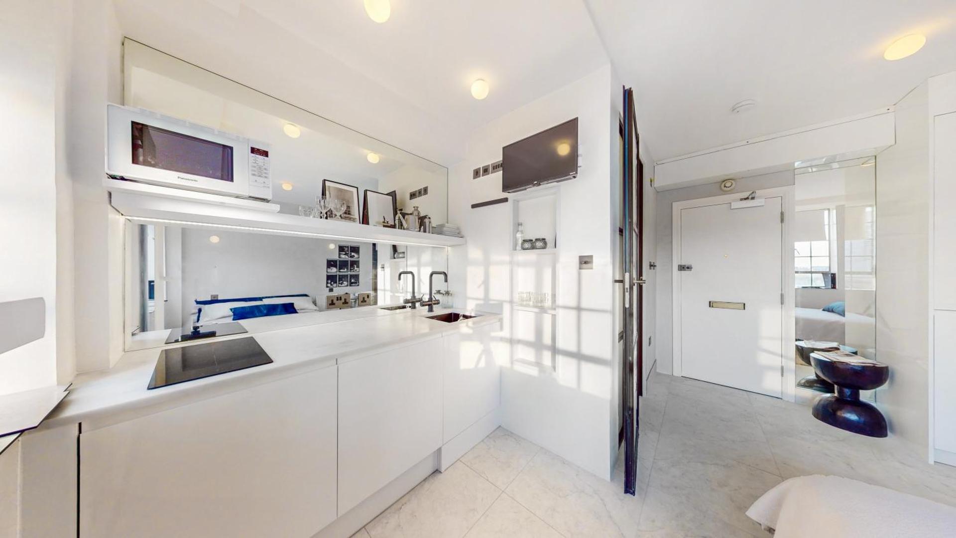 Sloane Cloisters 767