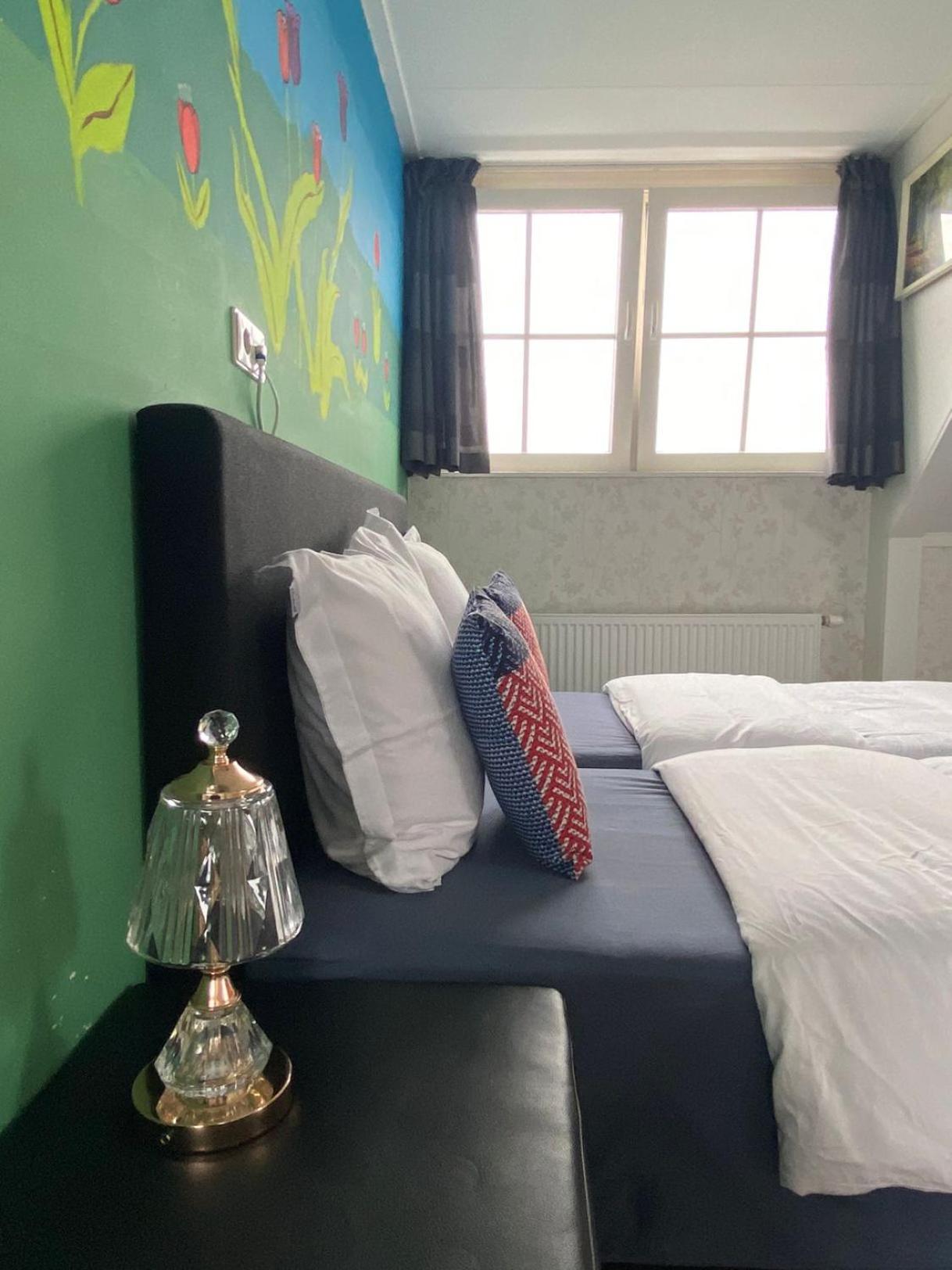 B&B nancy in holland met eigen badkamer , Jacuzzi niet inclusief , independent bathroom jacuzzi not included