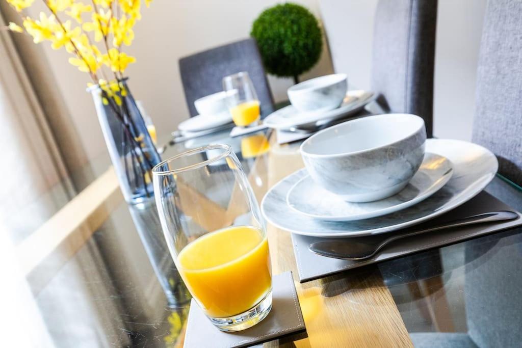 Elegant Apartment in The Heart Of Chelsea Sleeps 7