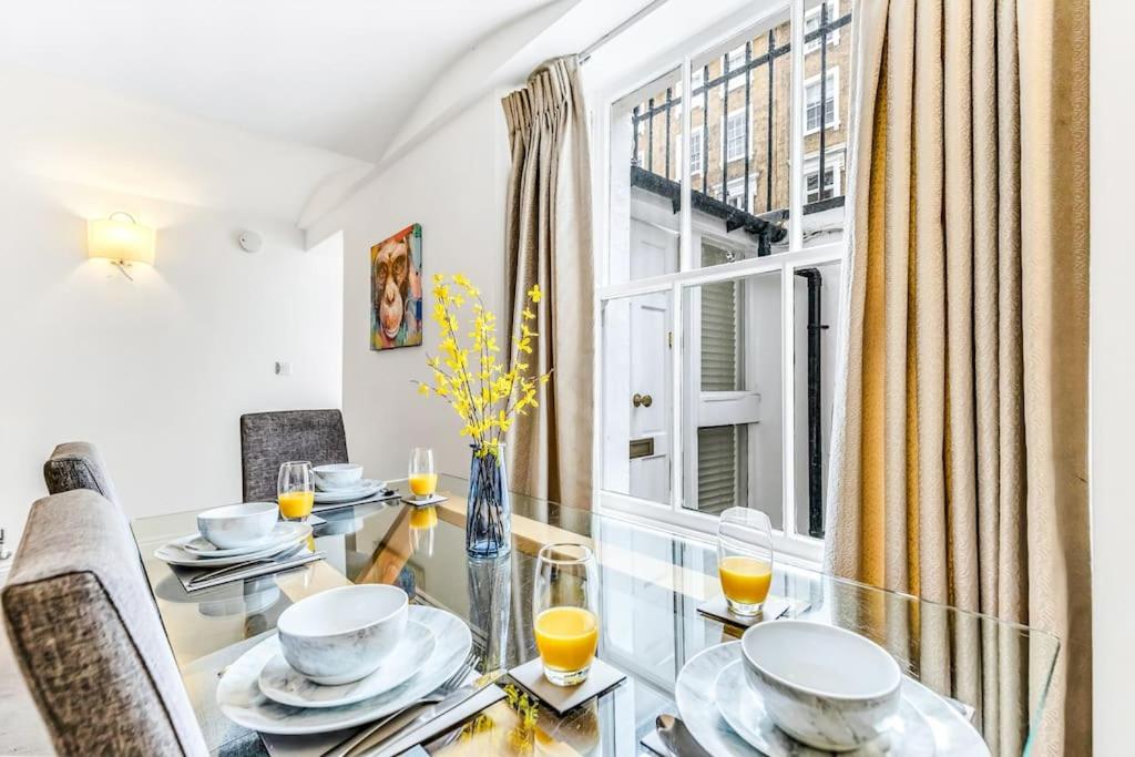 Elegant Apartment in The Heart Of Chelsea Sleeps 7