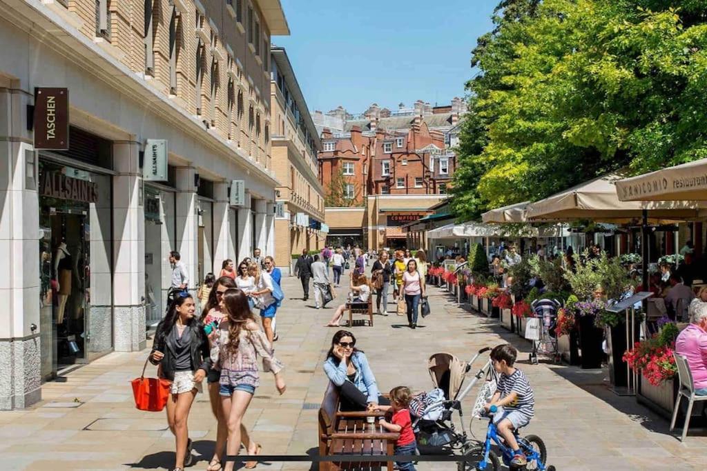 Elegant Apartment in The Heart Of Chelsea Sleeps 7