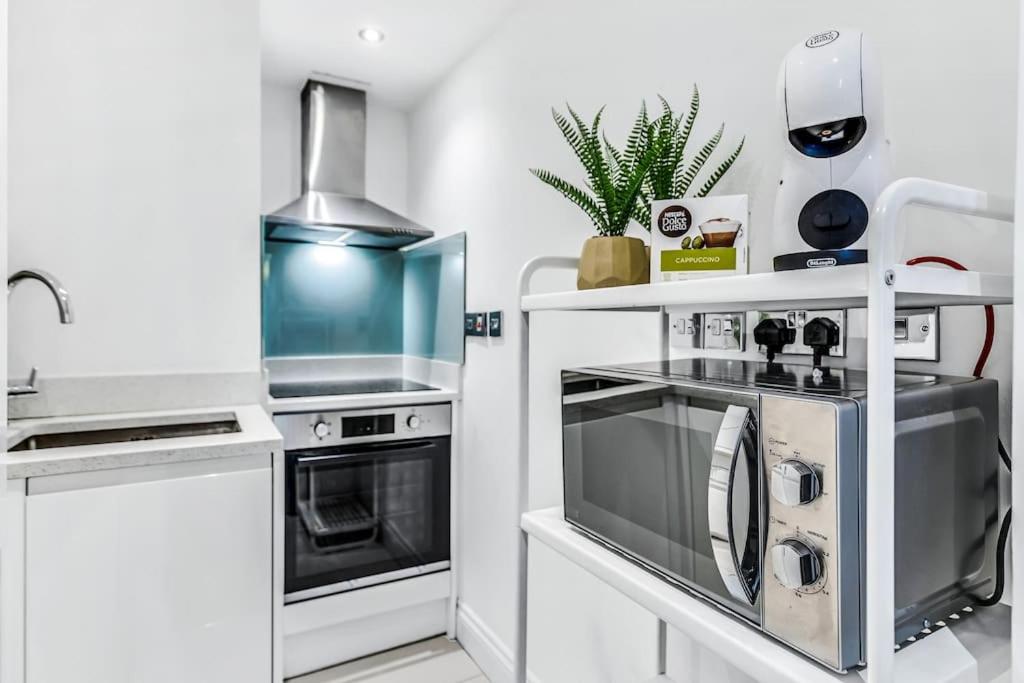 Elegant Apartment in The Heart Of Chelsea Sleeps 7