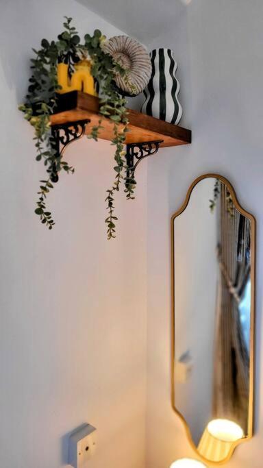 Stylish 2-BR cottage near Mousehole - garden and and parking