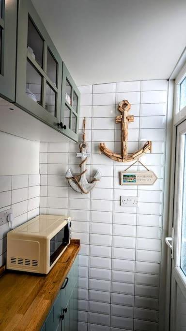 Stylish 2-BR cottage near Mousehole - garden and and parking