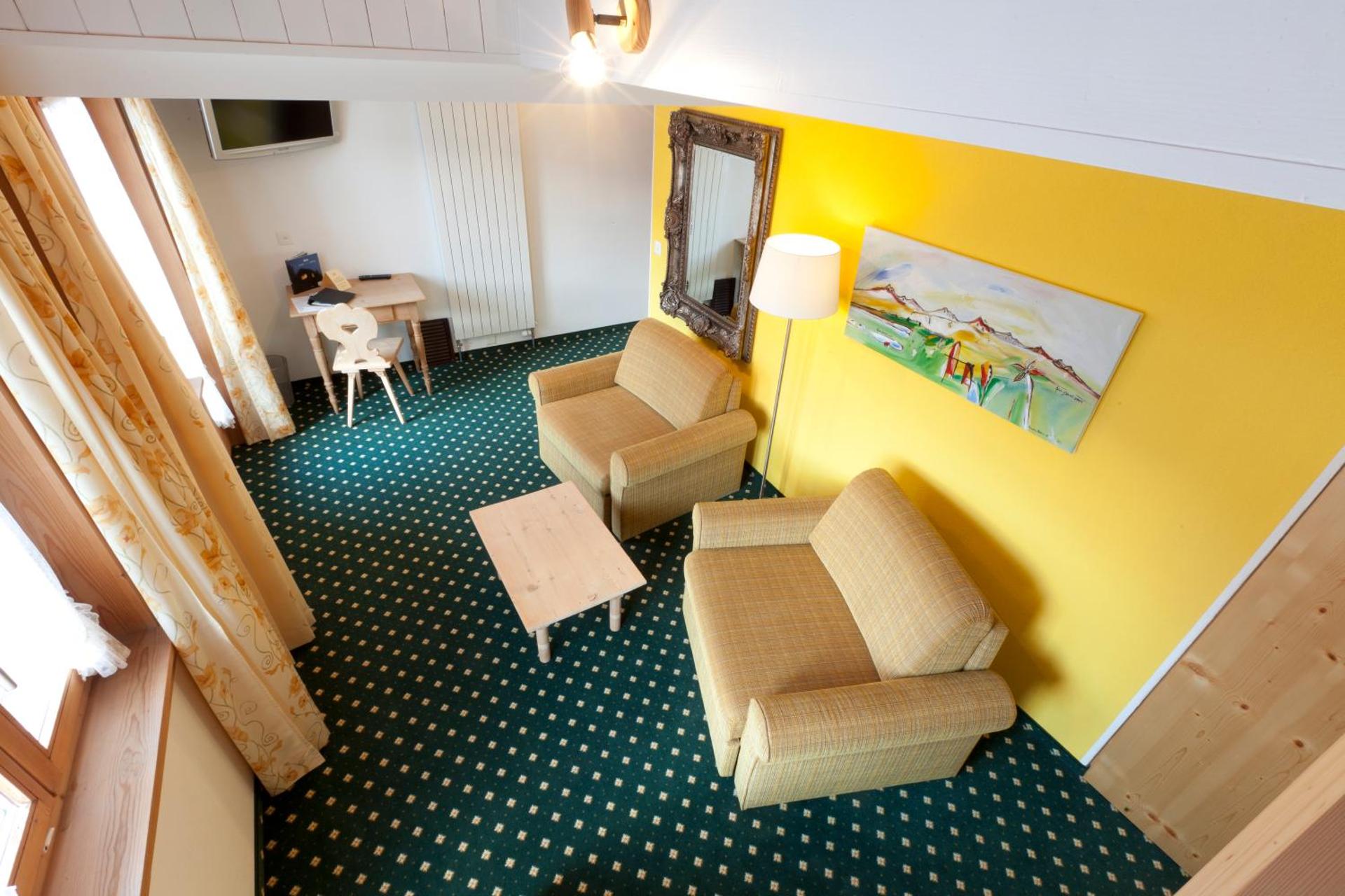 Communal lounge/ TV room