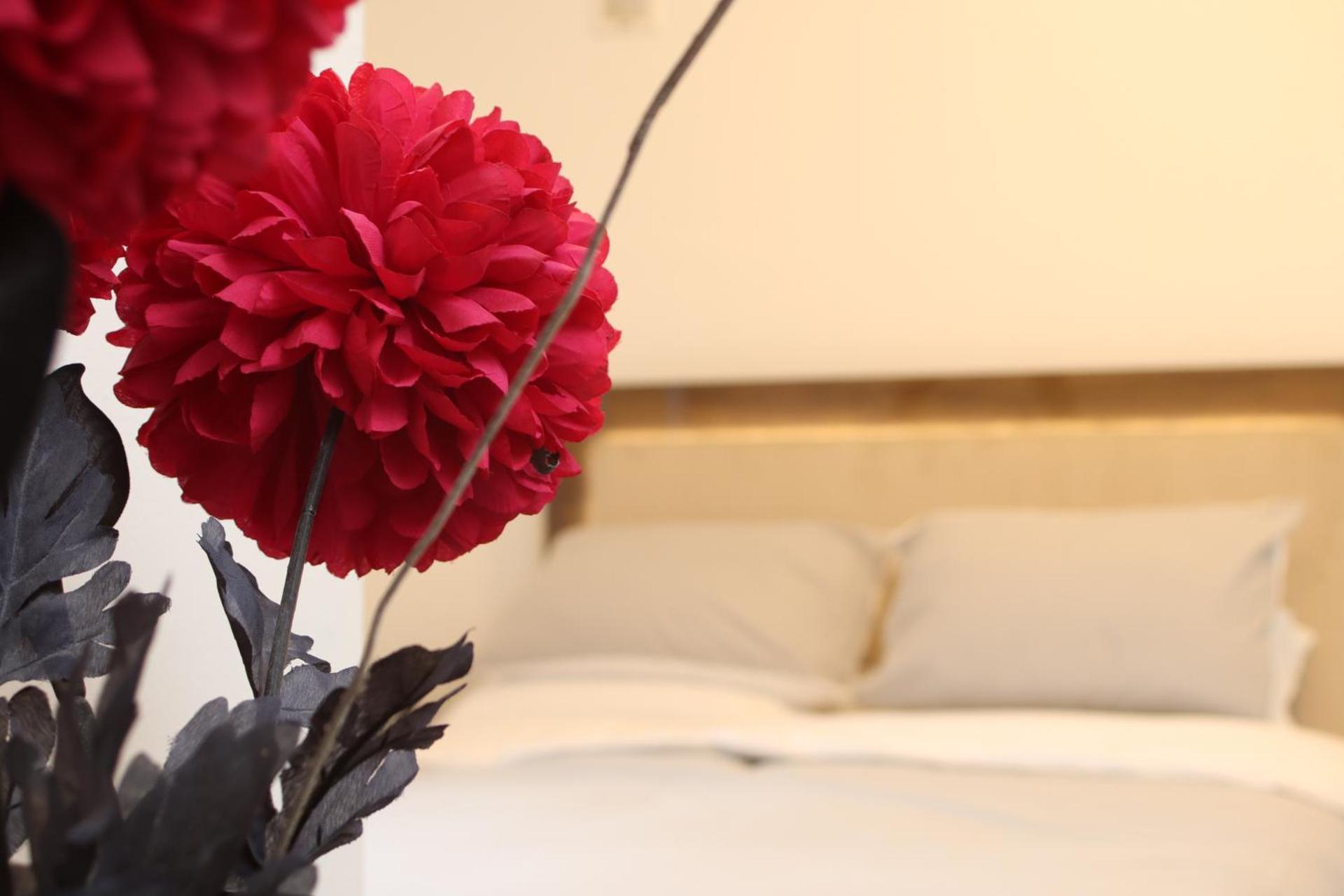 Independent en-suite rooms