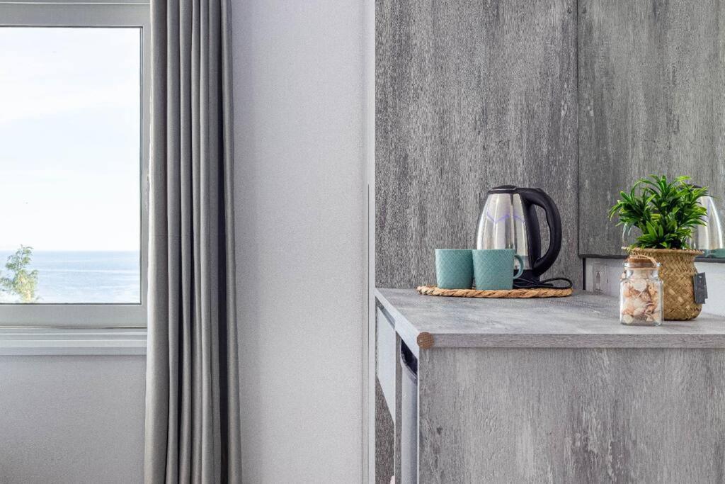 Hi'Mare TOP Sea View 1 - Parking and Kitchen