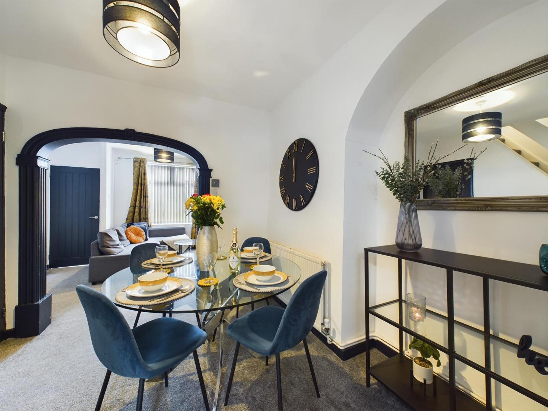 Charming Apartments - Cosy Retreat - short drive to city centre - Free parking