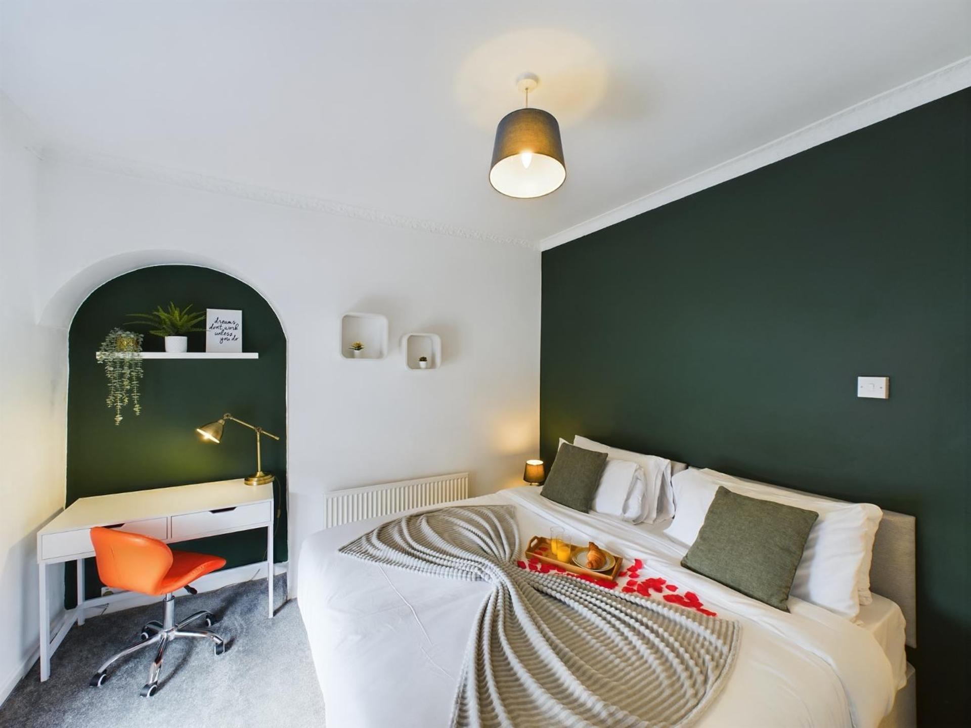 Charming Apartments - Cosy Retreat - short drive to city centre - Free parking