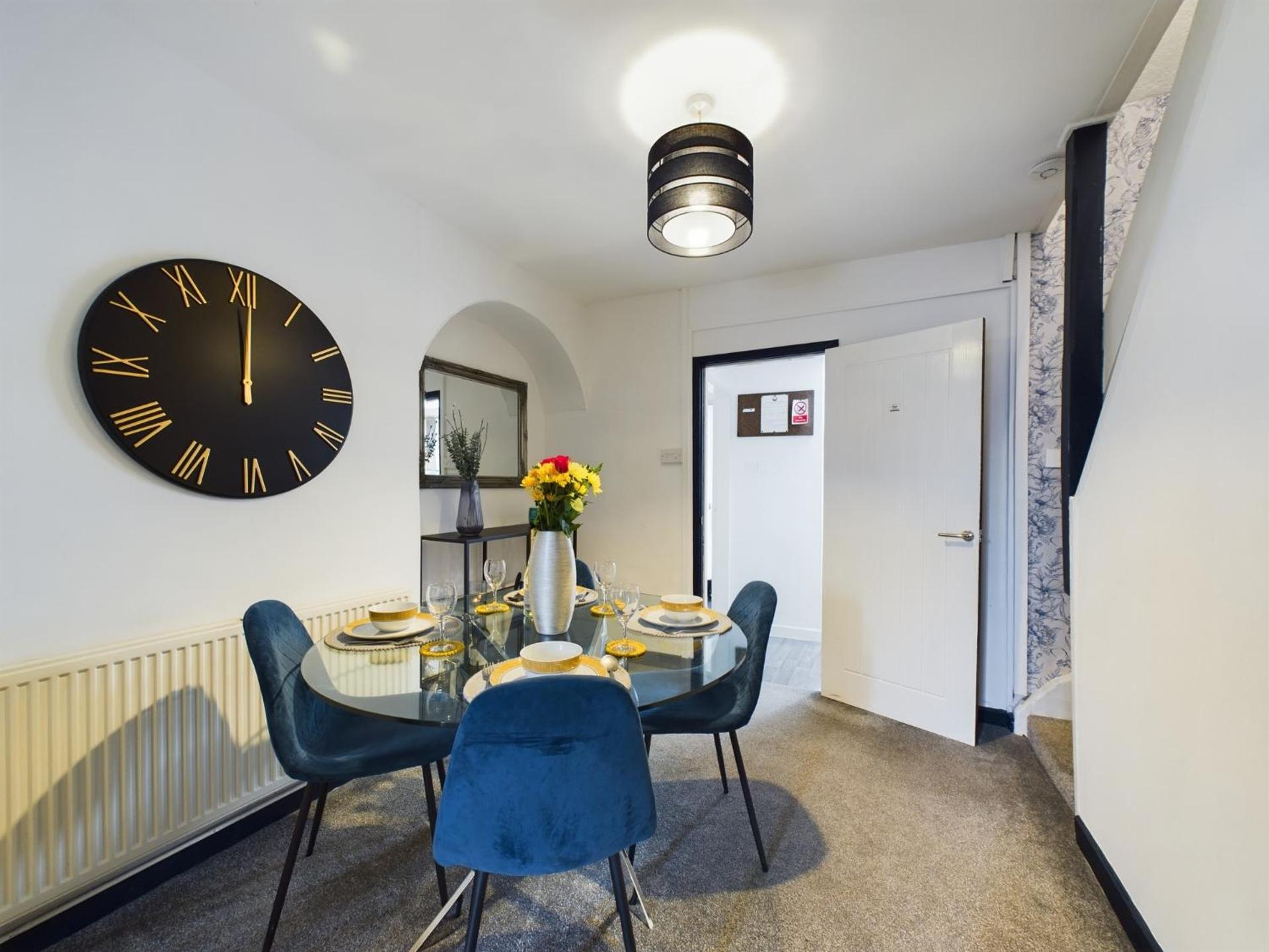 Charming Apartments - Cosy Retreat - short drive to city centre - Free parking