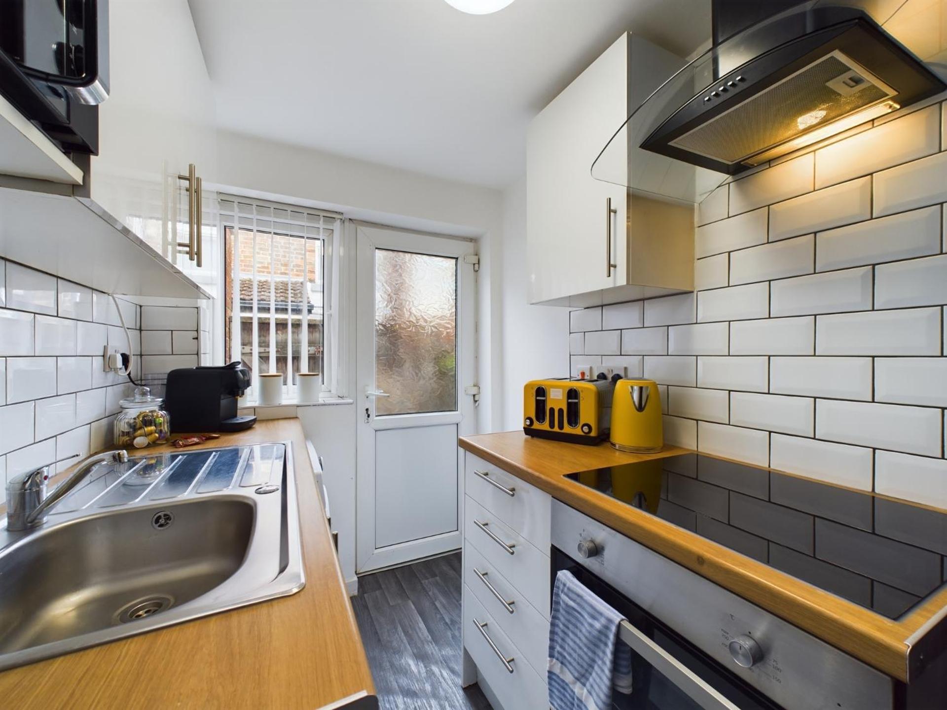 Charming Apartments - Cosy Retreat - short drive to city centre - Free parking