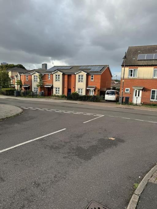 2bdroom city center house Perfect for contractors