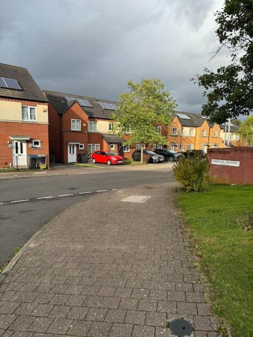 2bdroom city center house Perfect for contractors