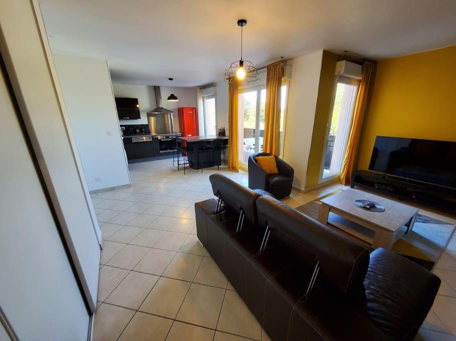 Duplex blue and yellow- Groupama Stadium-Eurexpo-Lyon