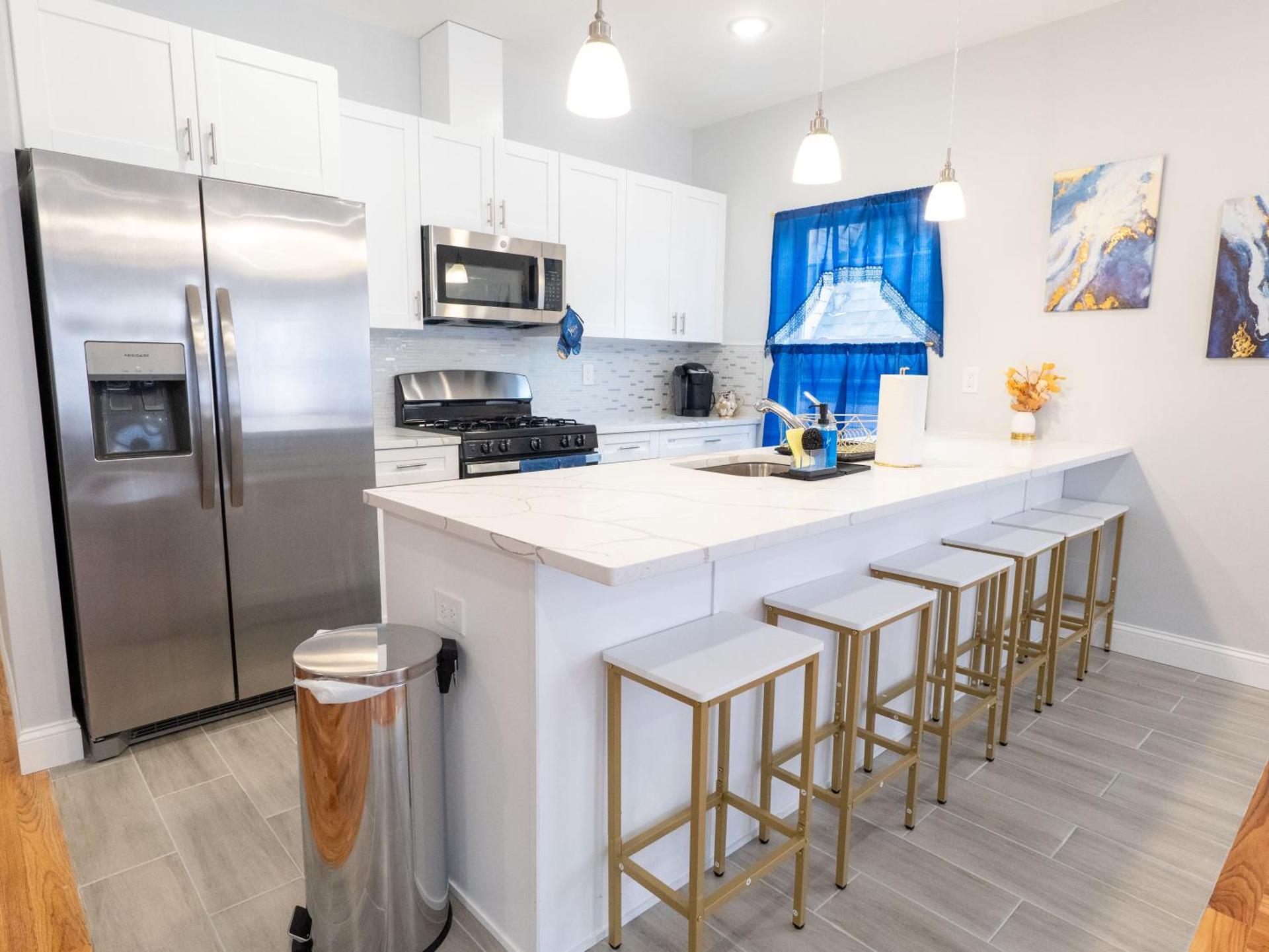 4 New Apts - 3 Bed Apt 1st Floor & 3 Bed Apt 2nd Floor - 1 Bed Studio Apt Ground Floor & 1 Bed Studio Apt Ground Floor near Penn Station EWR Airport Beth Israel Hospital Manhattan NYC