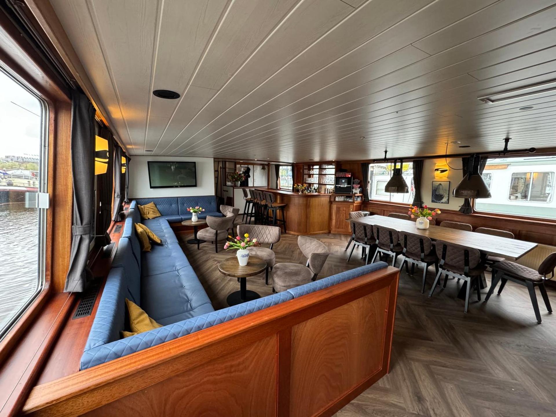 Communal lounge/ TV room