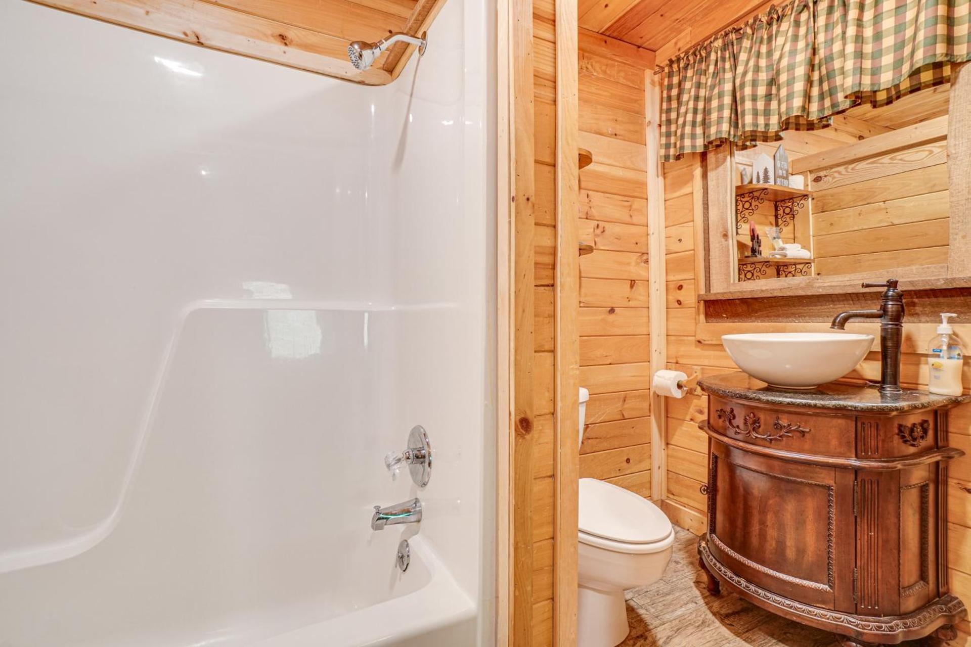 North Georgia Mtn Escape with Hot Tub and Games!