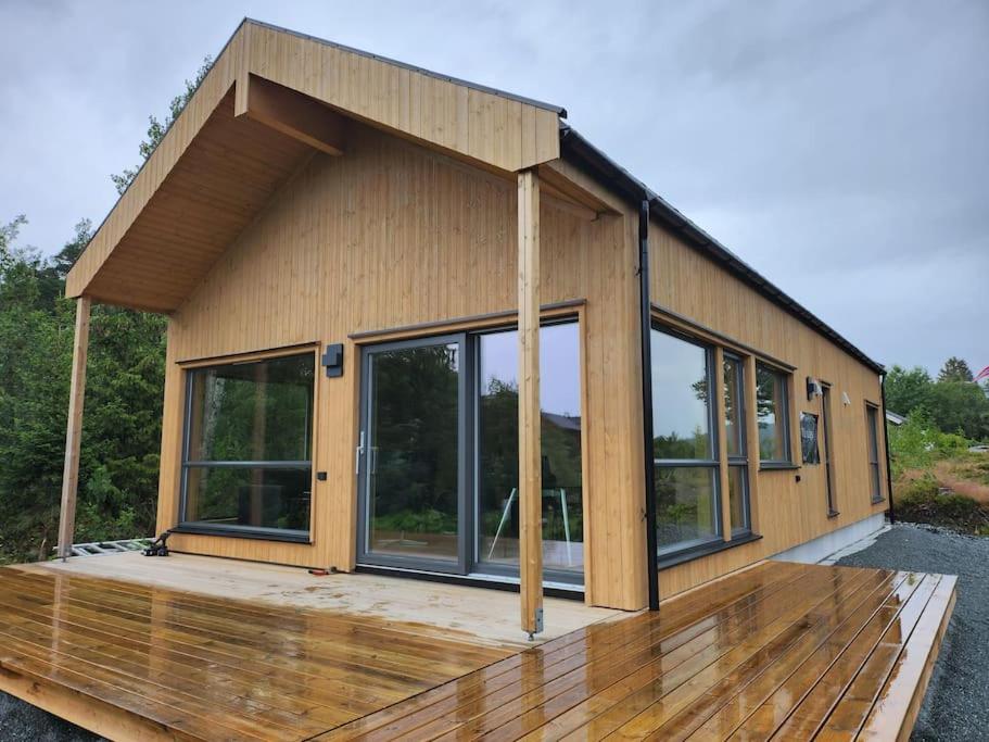 Nyoppført hytte med mulighet til å leie badestamp