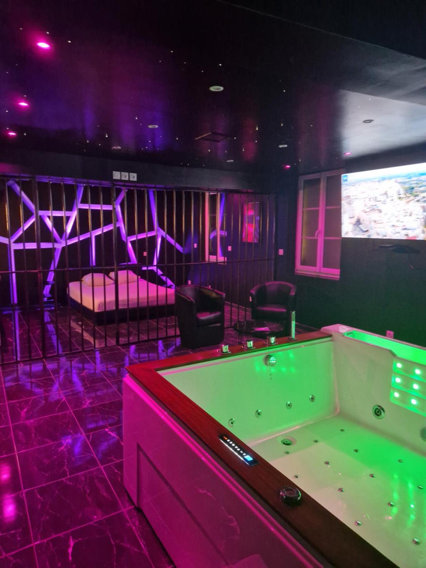 Suite Coquine avec jacuzzi YaoSpa60