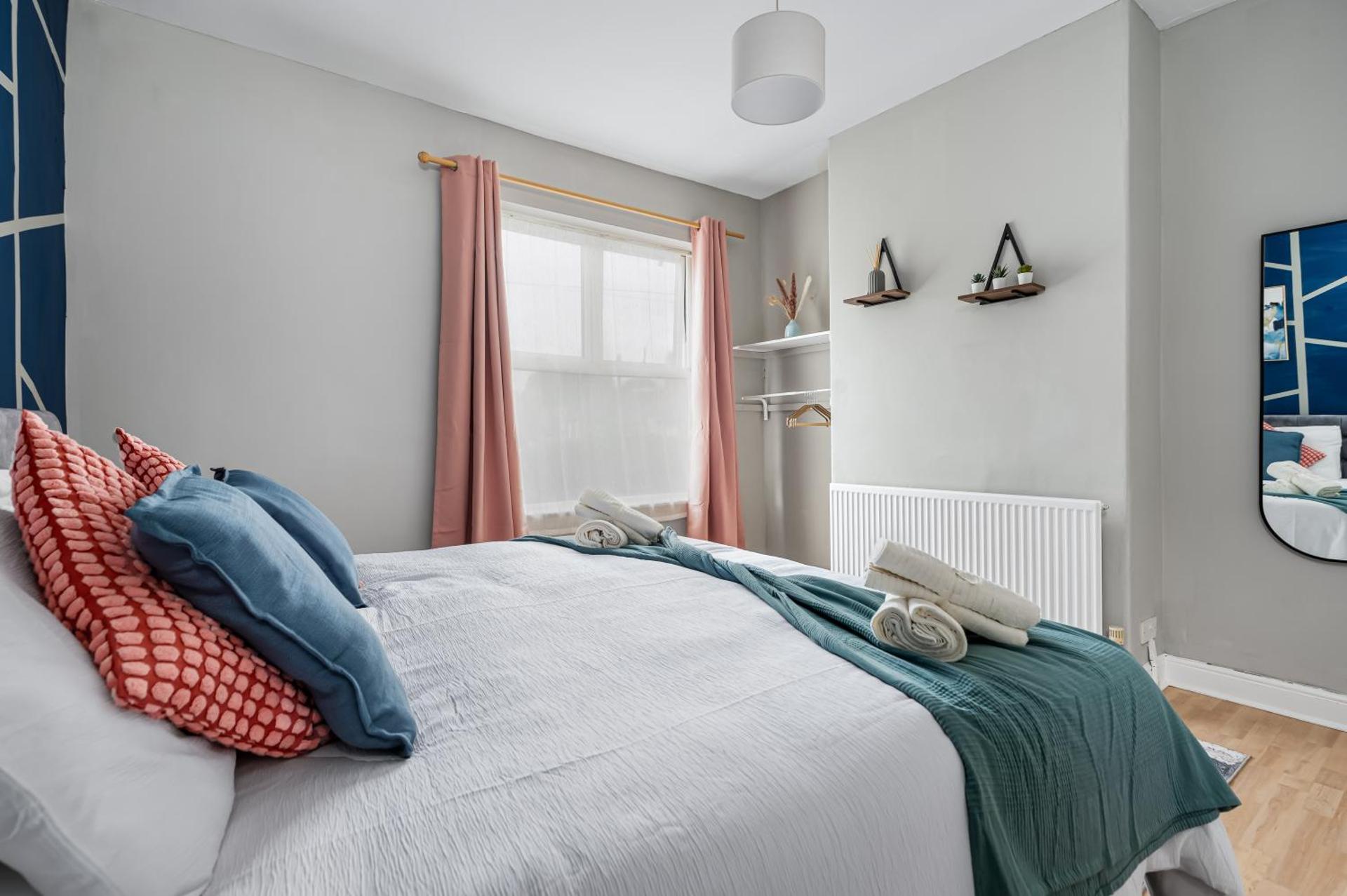 Stylish 4-Bed Home in Sheffield