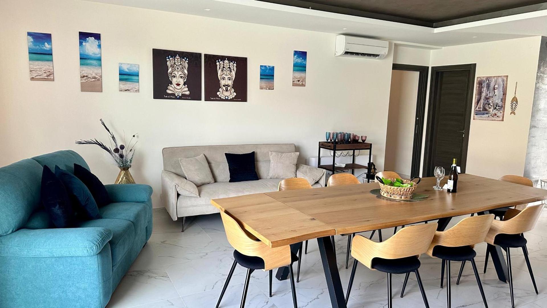 Communal lounge/ TV room