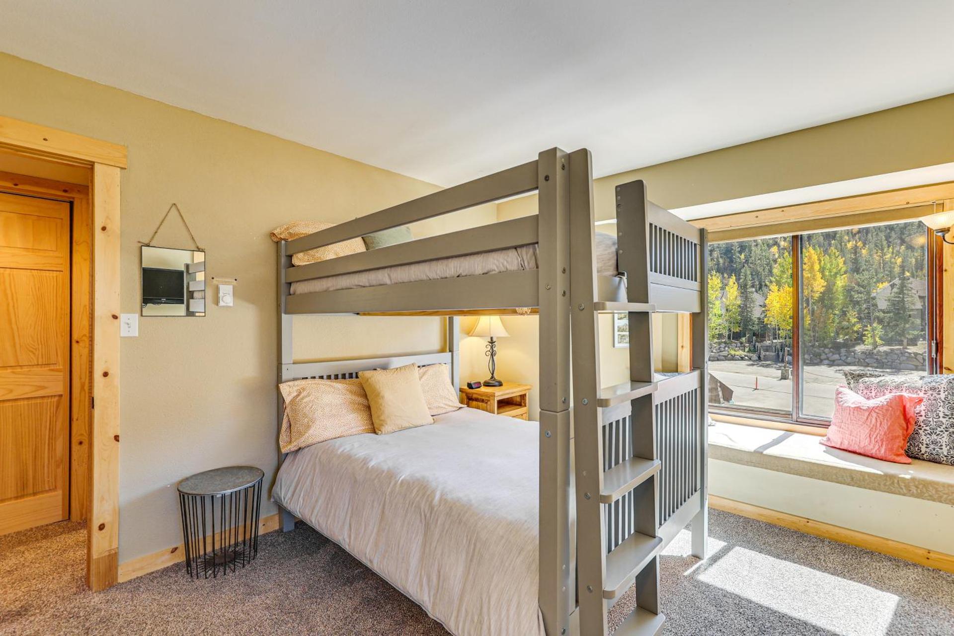 Ski Shuttle and Mountain Views Keystone Resort Home