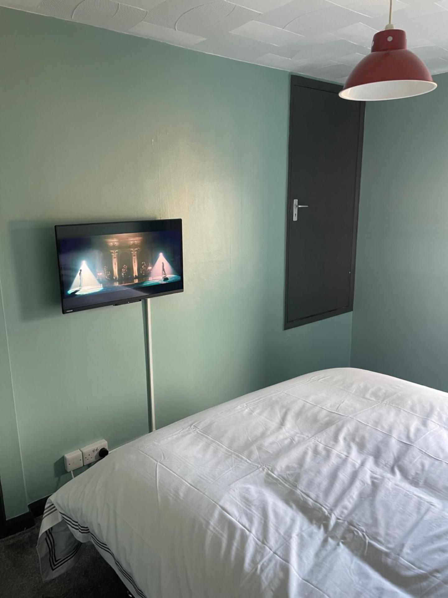 Modern and Homely Appartment! - Available as individual rooms or the Entire Property!