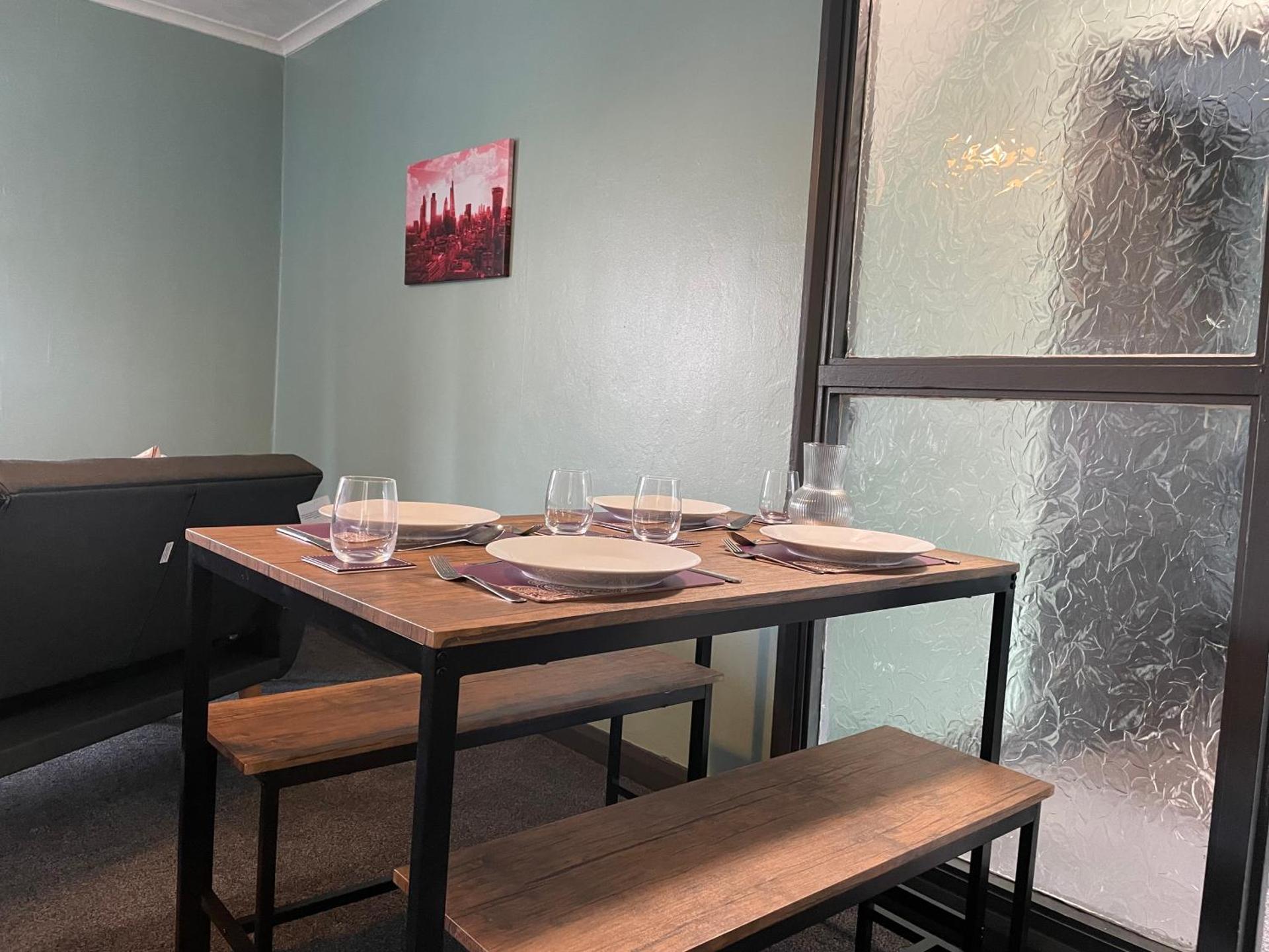 Modern and Homely Appartment! - Available as individual rooms or the Entire Property!