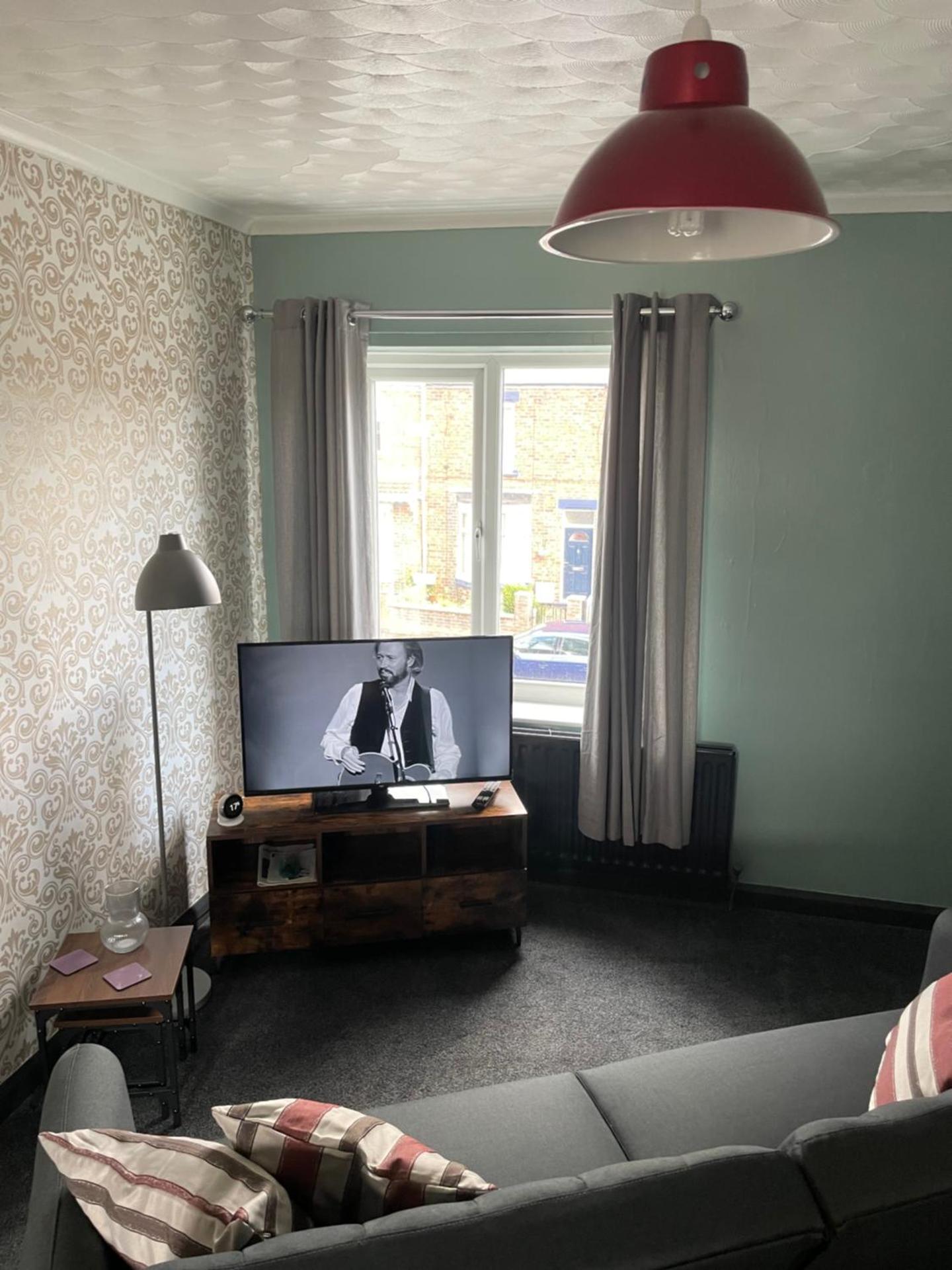 Modern and Homely Appartment! - Available as individual rooms or the Entire Property!