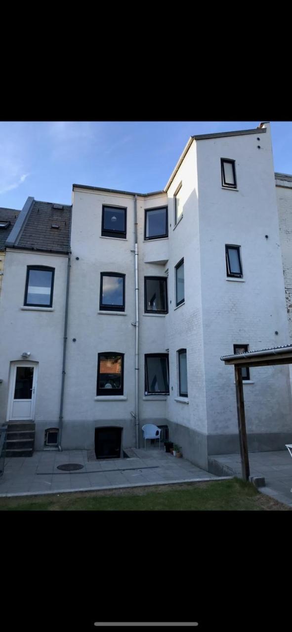 Stor lejlighed i smørhullet af Odense centrum