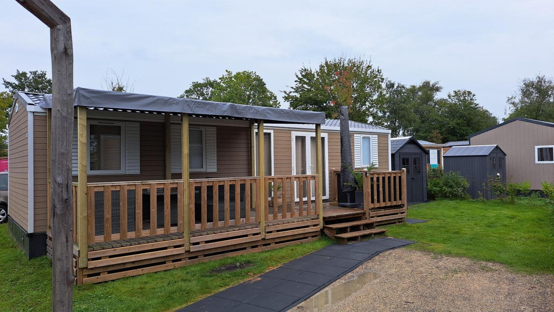 Chalet Aventura 1-6 pers- 3 slaapk- 2 badk- Berging- Inchecken al vanaf 13 uur - incl gebruik koffie en thee