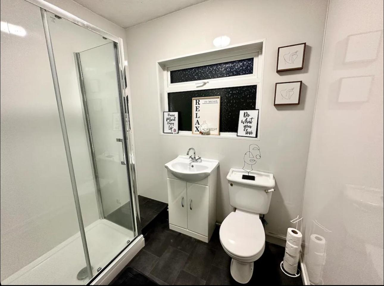 THREE BEDROOM Rural, relaxing and peaceful,DOGS welcome! With Cymru Holidays