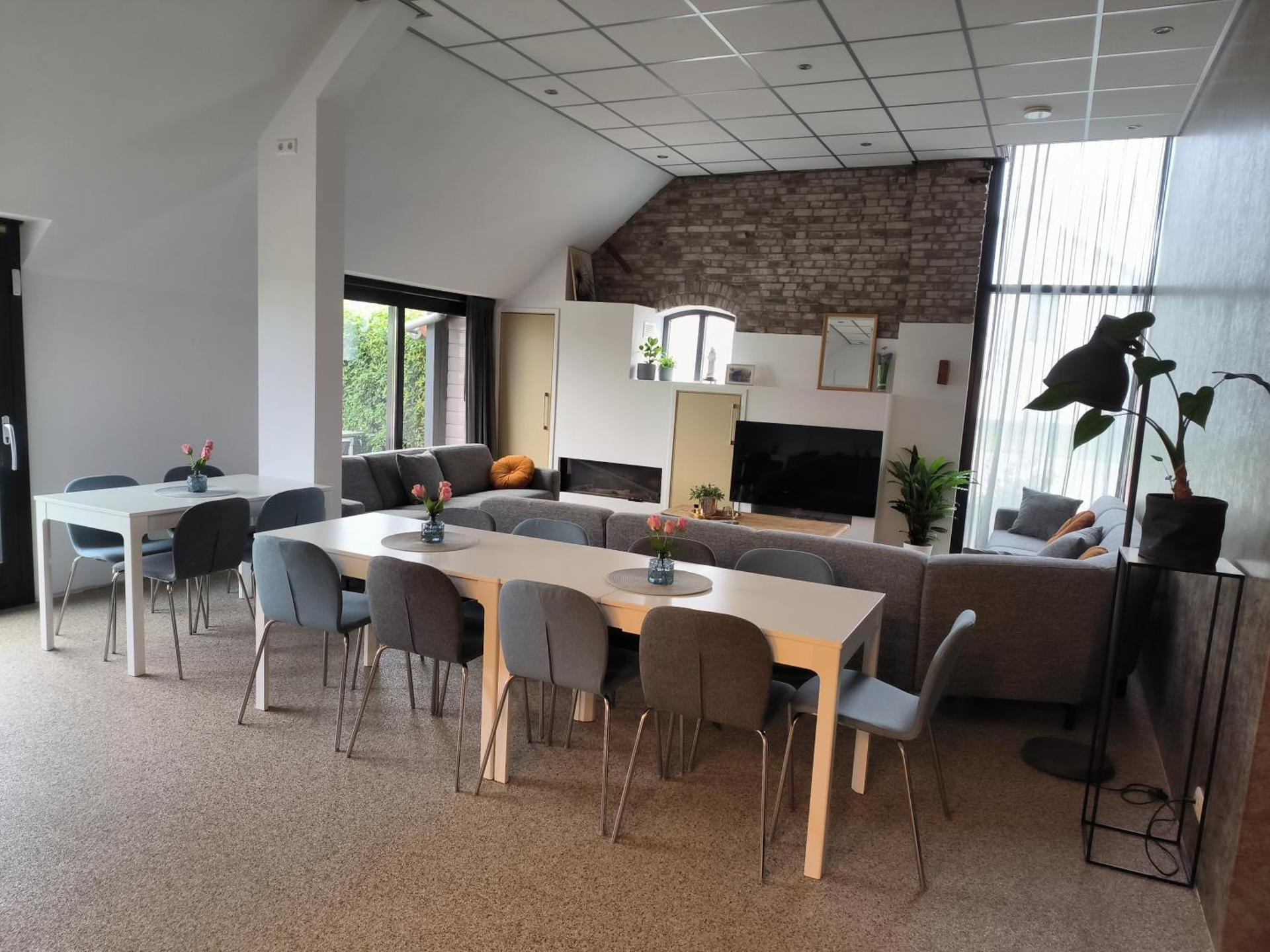 Communal lounge/ TV room