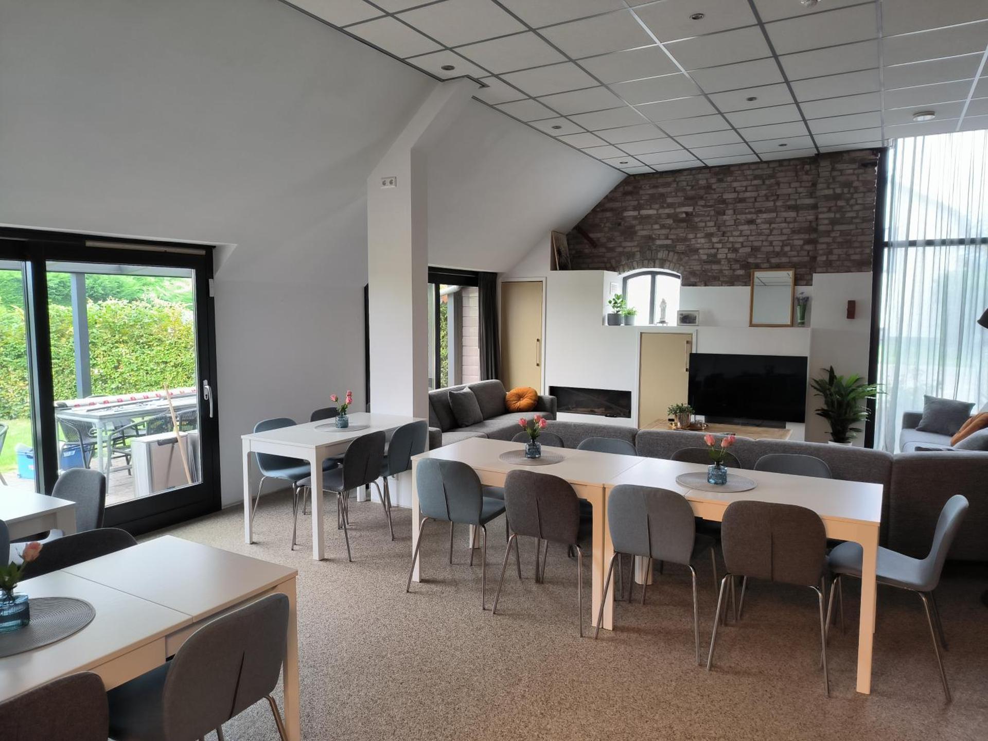 Communal lounge/ TV room