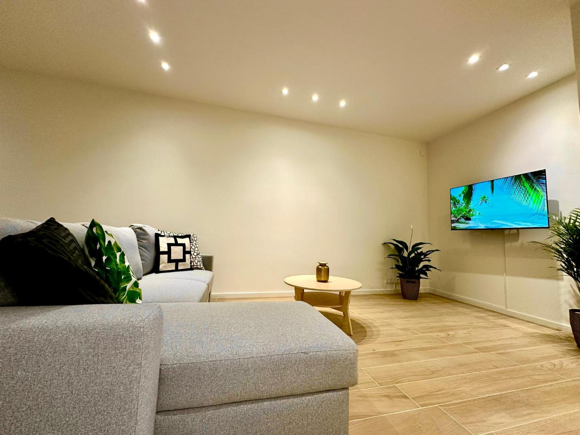 Communal lounge/ TV room